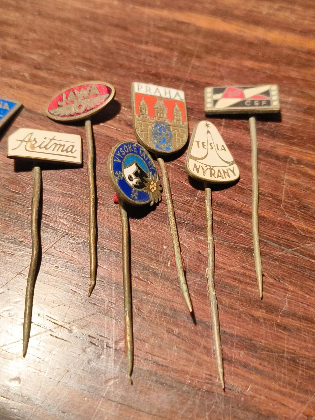 Medaillen: 10 Vintage Anstecker Abzeichen Emaille – Gebraucht aus stettlen von VintageBern_ch 3