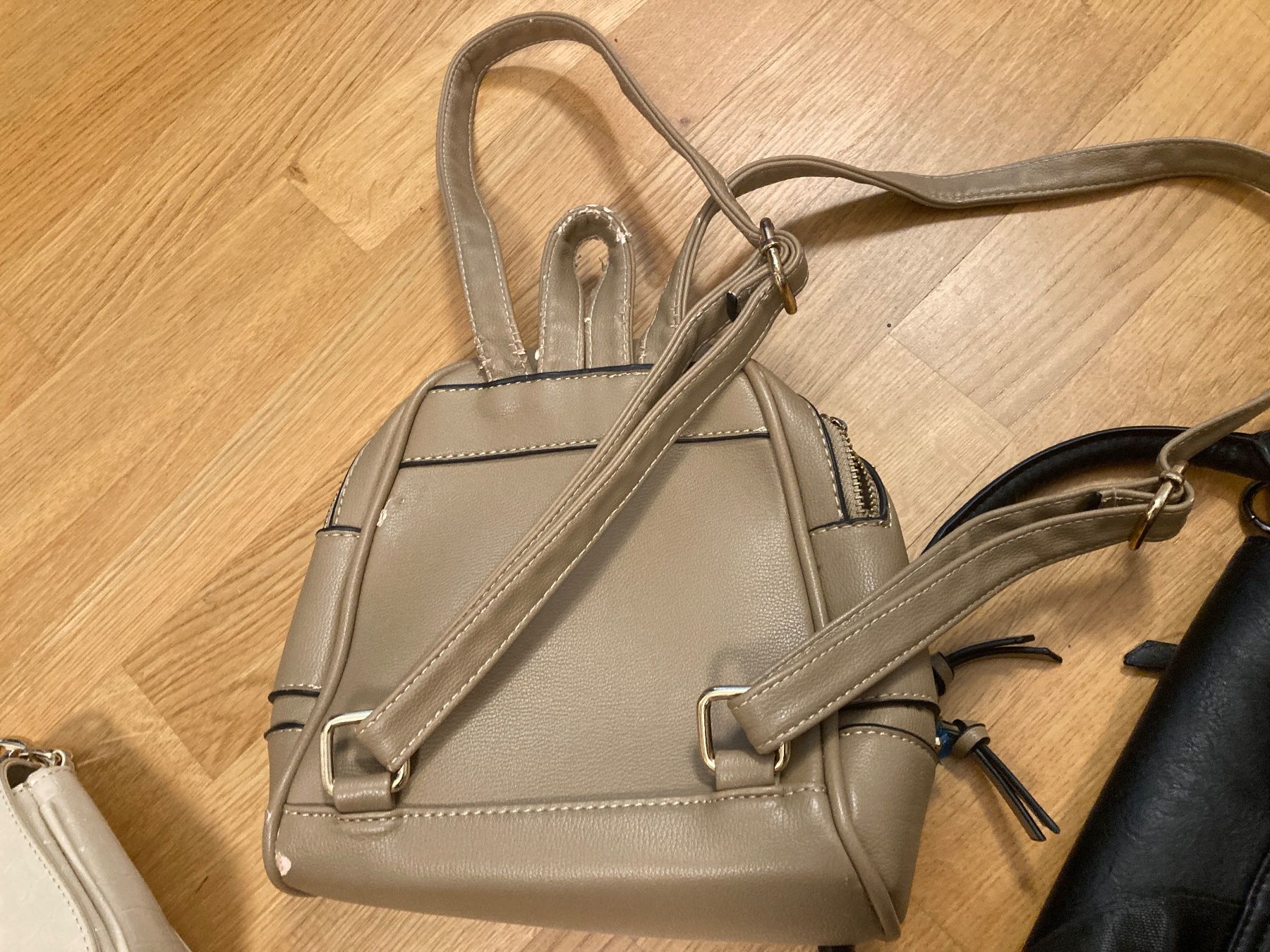 Borse da donna: 3 Rucksäcke und 1 Tasche gebraucht – Usato da Luzern venduto da Mauseli4 7