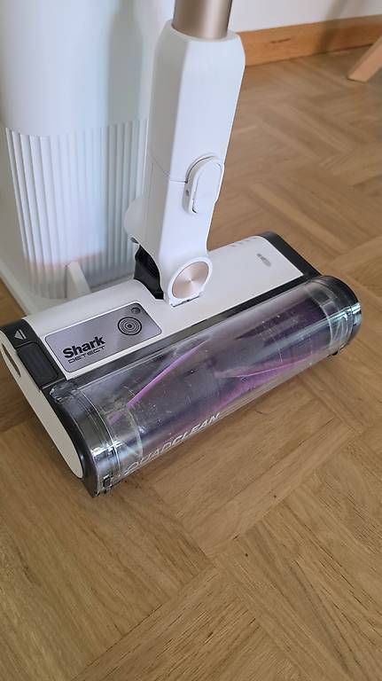 Aspirapolveri & Accessori: Shark Akku Staubsauger: Detect, Clean & Empty – Usato da Arlesheim venduto da schoop. 2