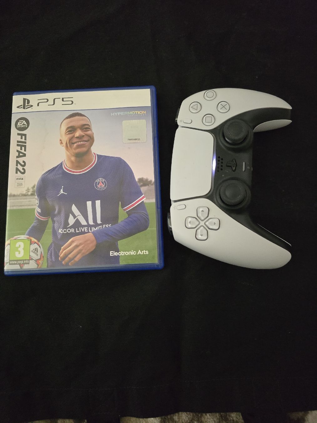 Sony Manettes: PS5 Controller + Fifa 22 – D'occasion à Basel par Honest