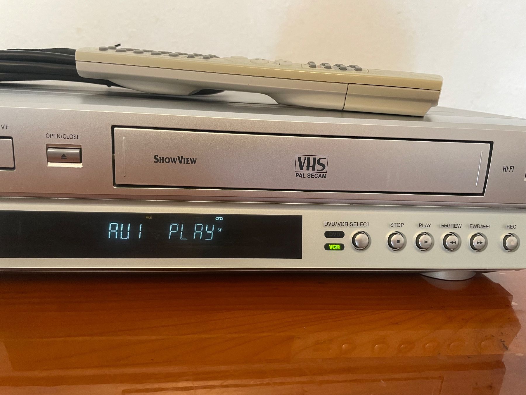 Toshiba Aufnahmegeräte: Toshiba SD-33VE VHS / DVD Kombination Mit FB – Gebraucht aus Zürich von  2