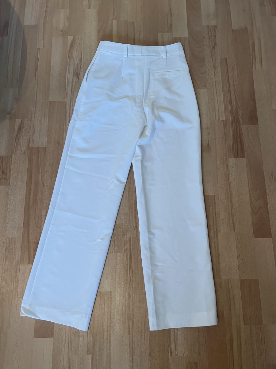 Na-kd Pantaloni: Weisse Hose, Grösse 34 NA-KD – Nuovo e nell'imballaggio originale da Kirchberg BE venduto da lea_kb6y 2