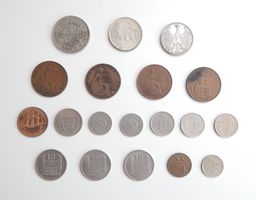 19 Münzen - Konvolut aus: UK; F; D; NL; B; I