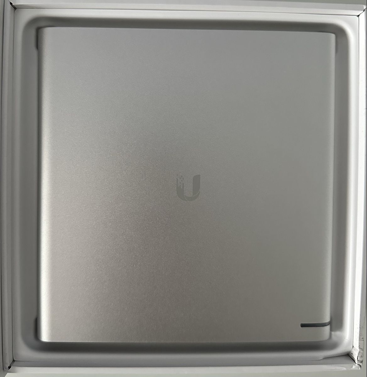 Unifi Modems & Routeurs: Ubiquiti UniFi Cloud Key Plus Gen 2 – Neuf avec emballage d'origine à Oberlunkhofen par davidtully 2
