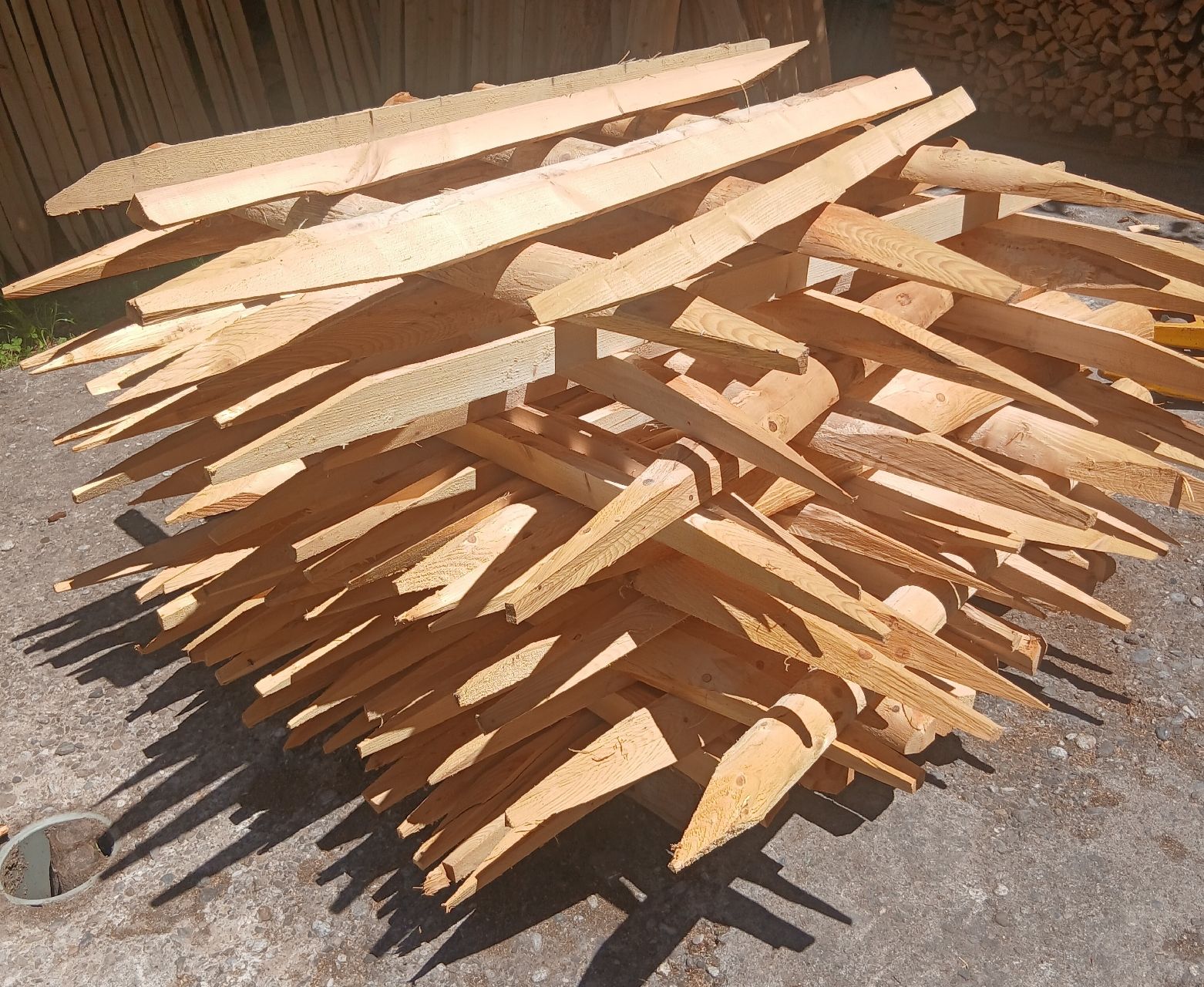 Altre attrezzature per stalle: Pfähle 1.5m – Nuovo (secondo la descrizione) da Brenzikofen venduto da Nramseier 1