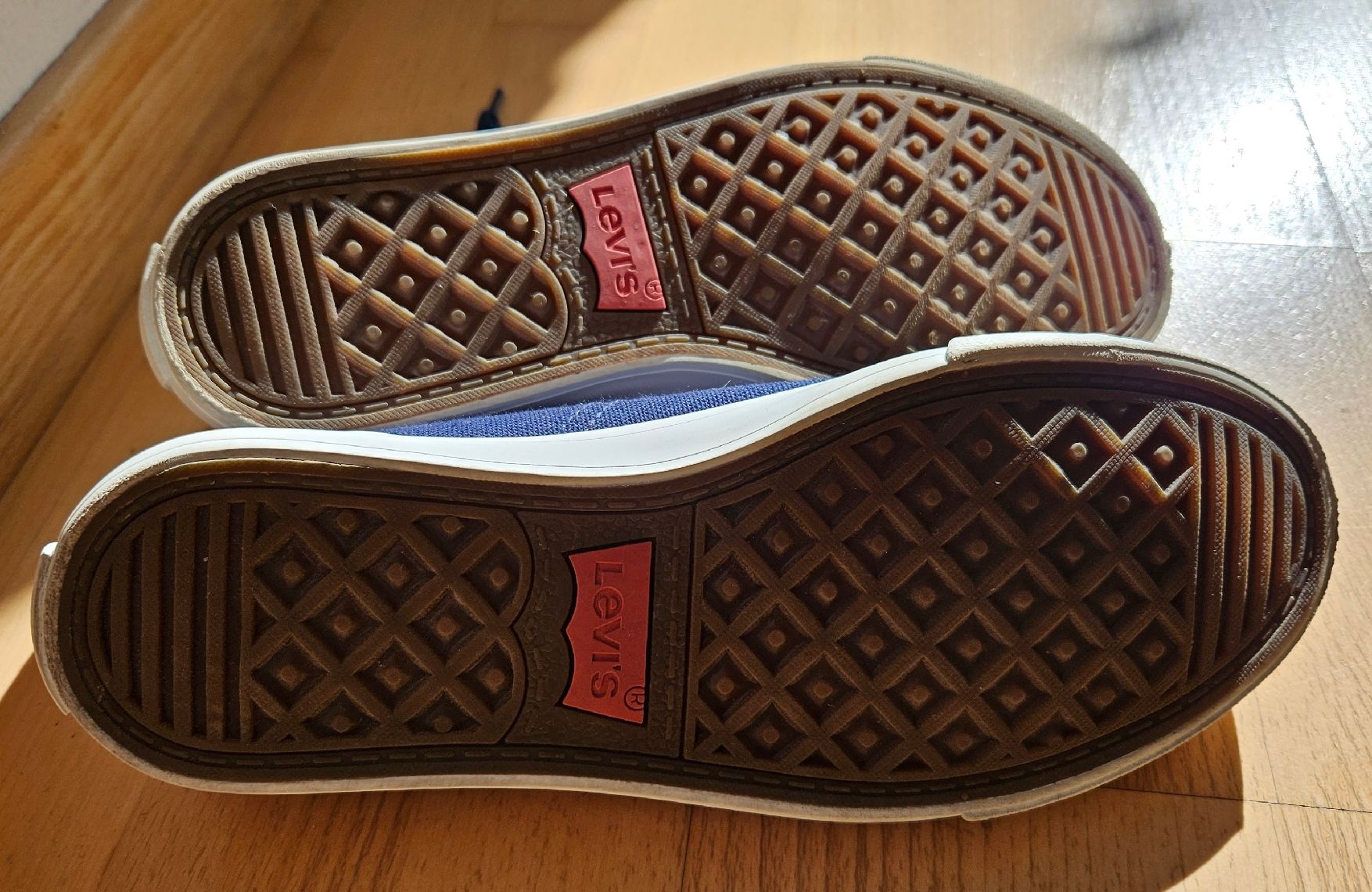Levi's Scarpe da donna: Levis Sneakers Gr. 39 – Nuovo (secondo la descrizione) da St. Gallen venduto da Patrizia0711 3