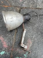 Uralte Werkstatt Lampe mit beweglicher arm