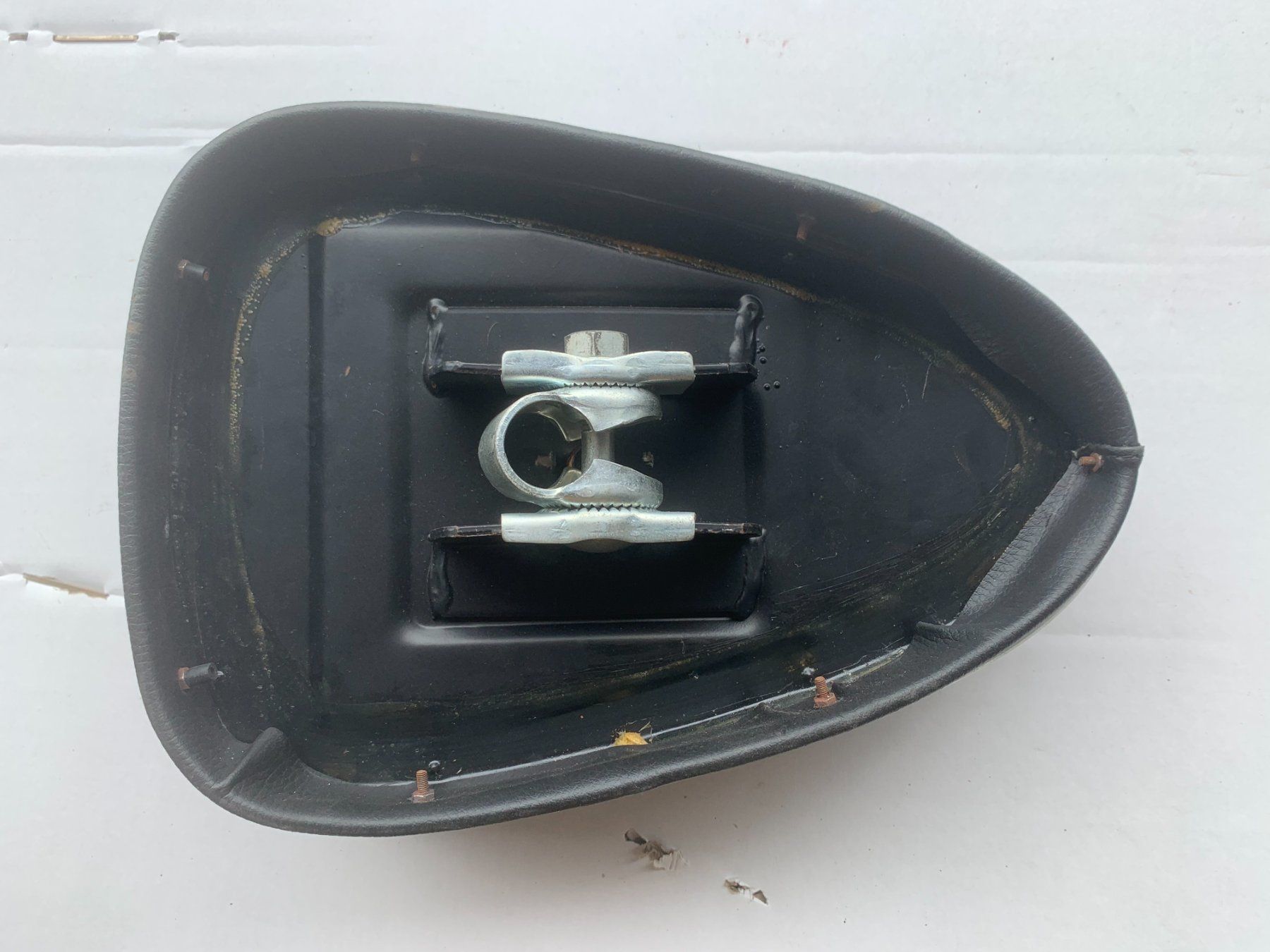 Parti ricambio per ciclomotori: VENDO SELLA MOFA rIXE O sACHS NUOVA – Nuovo e nell'imballaggio originale da Cadro venduto da Tresoldi-Classic 1