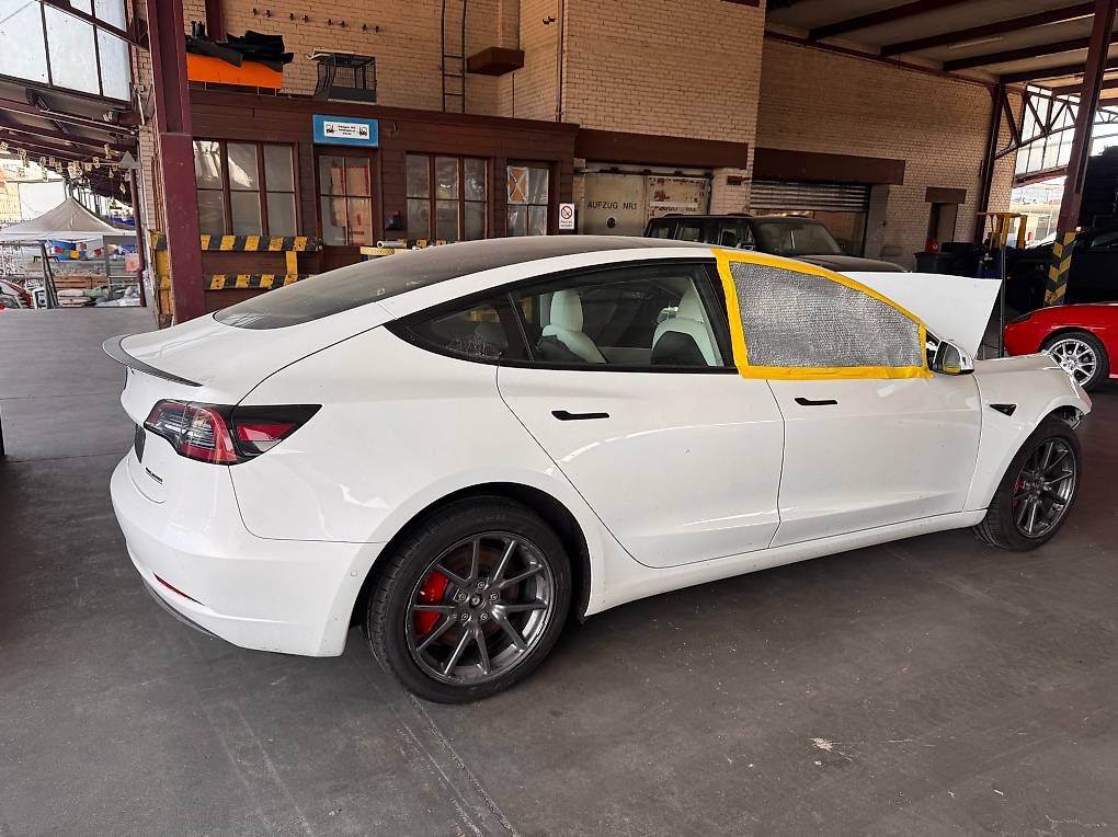 Automobili: Unfallschaden Tesla Model 3 – Usato da Basel venduto da rav_csh6 3