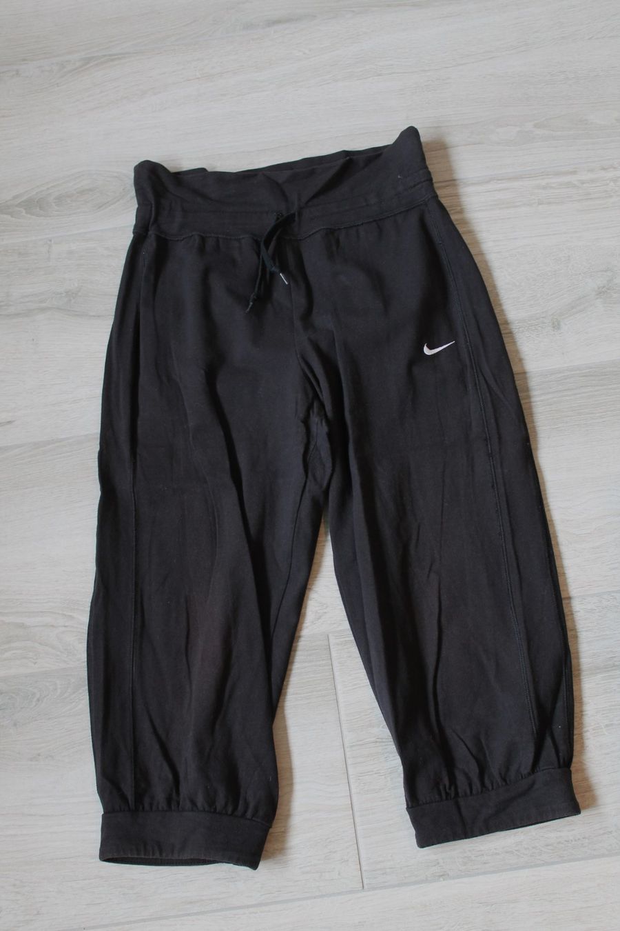 Nike Pantaloni: Pantacourt NIKE taille 158 – Usato da Chez-le-Bart venduto da jasse