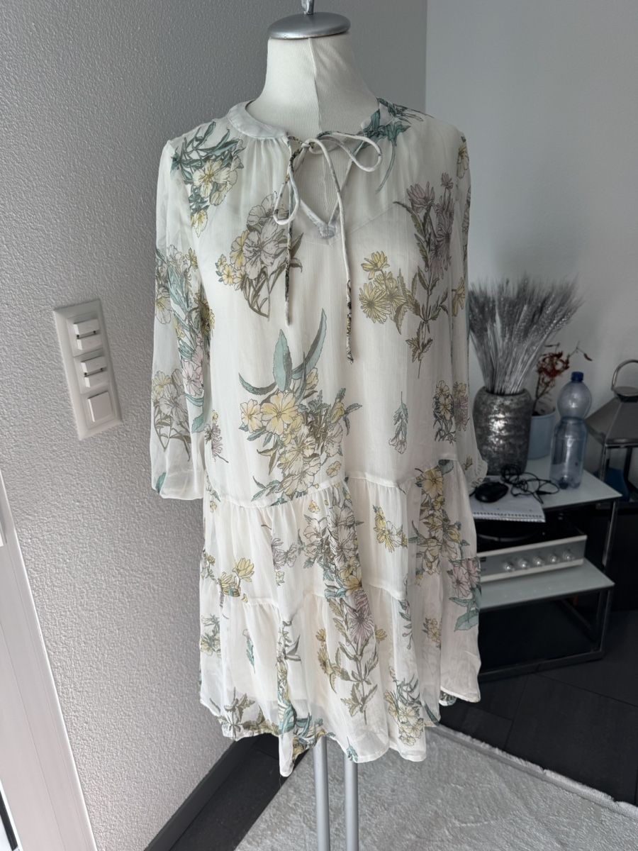 Vero Moda Kleider: Sommerkleid mit Blumenmuster, Grösse XS – Neu (gemäss Beschreibung) aus Olten von bir_k96n