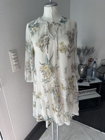 Sommerkleid mit Blumenmuster, Grösse XS