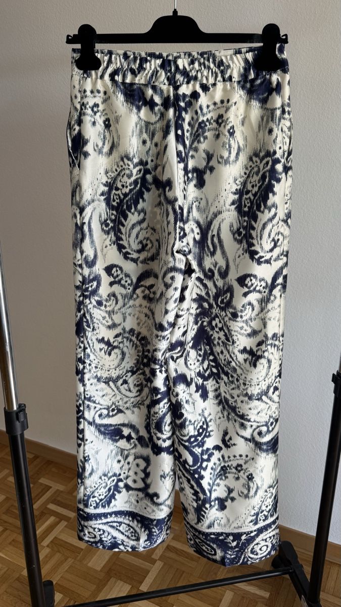 Zara Hosen: Zara Satin Hose. Neu.   – Neu (gemäss Beschreibung) aus Schaffhausen von R_Muzh 2