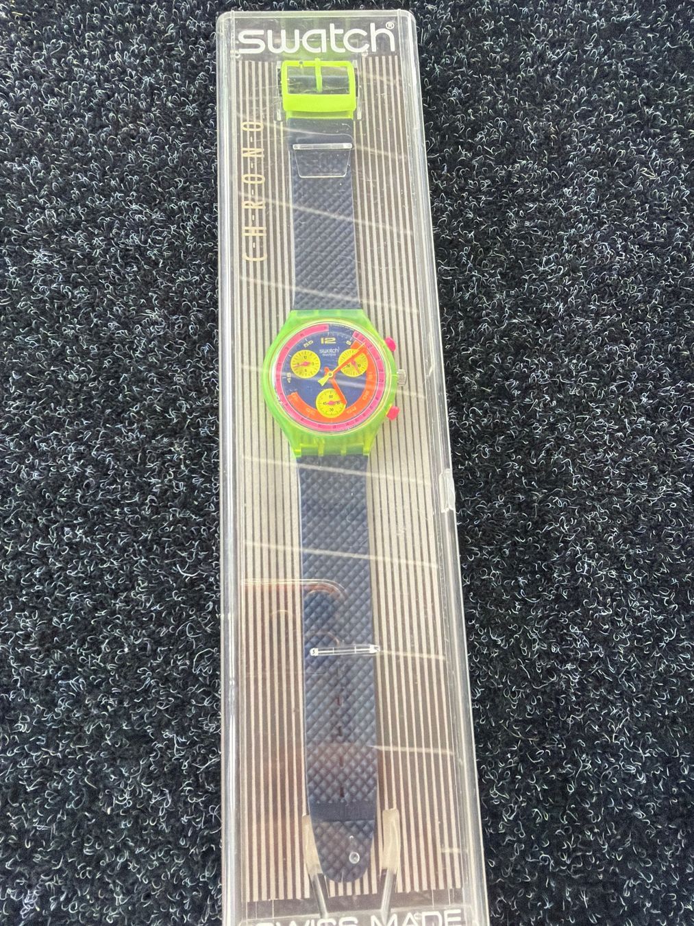 Swatch Uhren: Swatch Neon Chrono Grand – Gebraucht aus Schlieren von Luxury.Time