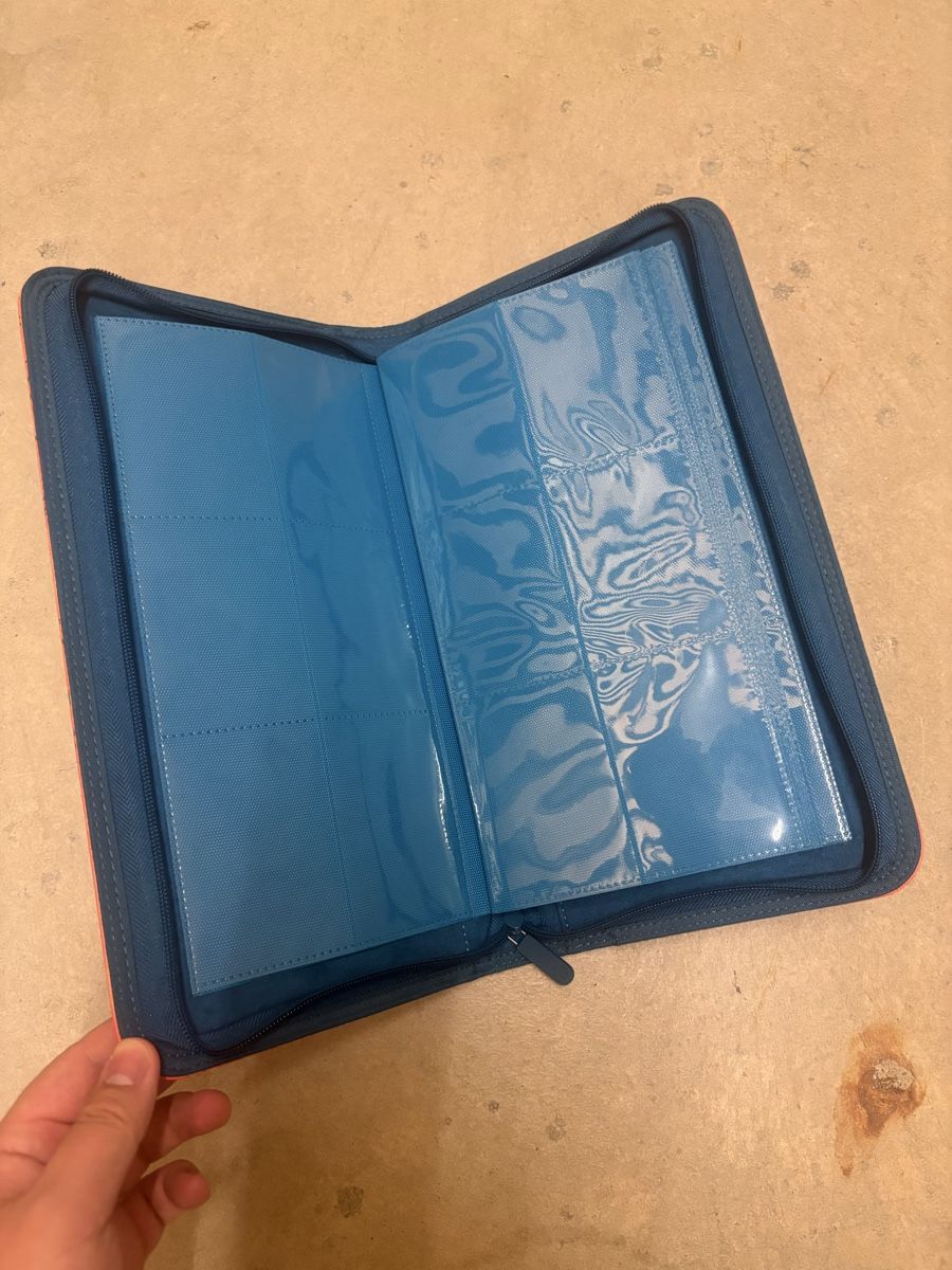 Pokémon Cartes à collectionner: Rare Charizard Pokemon Card Binder – D'occasion à Chêne-Bougeries par Auction-Genevensis 1