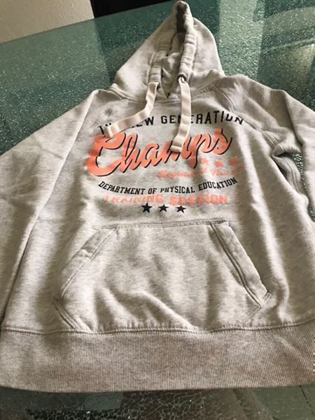 T-Shirts: Sweatshirt – Gebraucht aus Brüttisellen von lilien2012 1