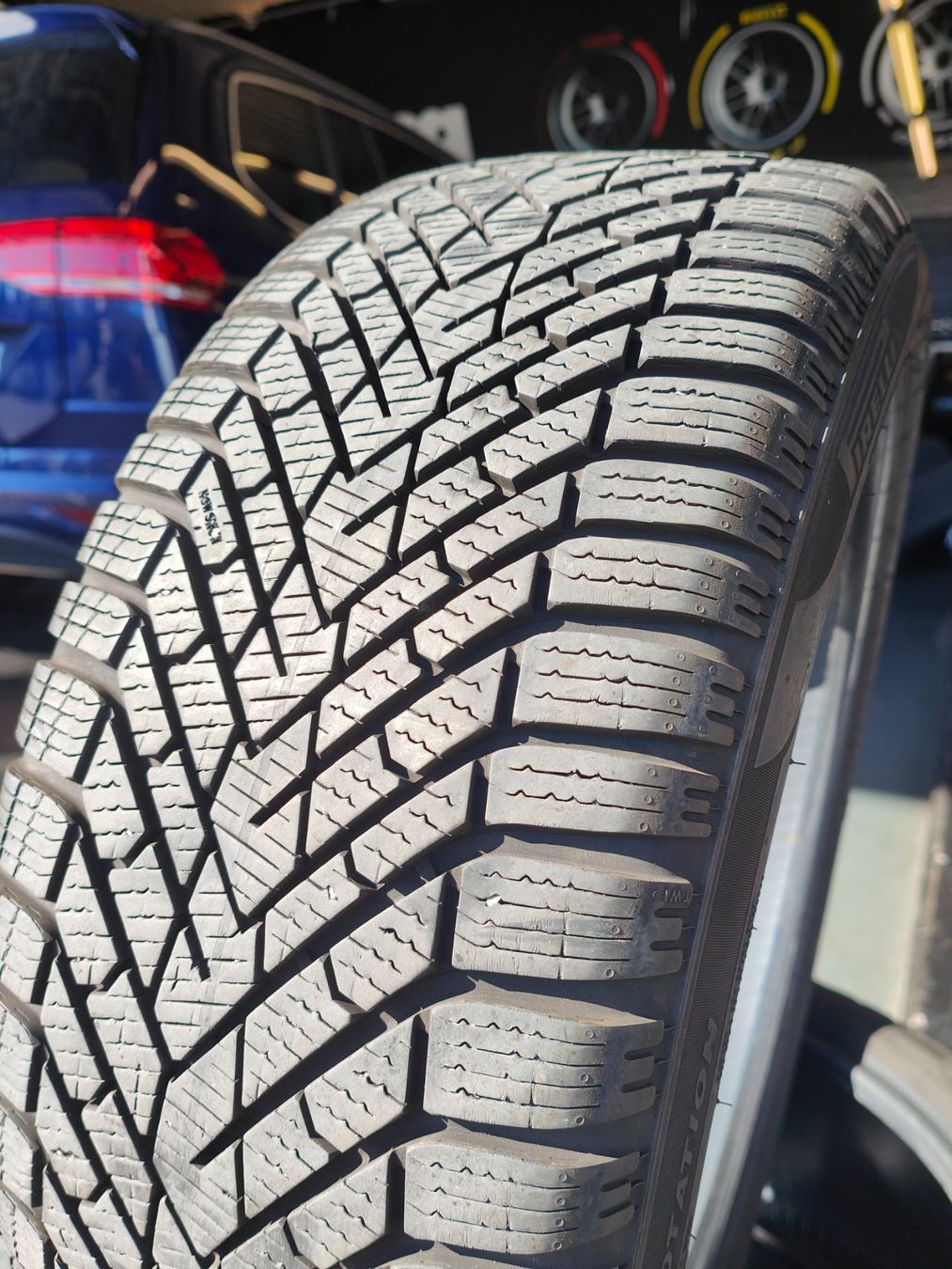 Pirelli Pneumatici & Ruote complete: 225/45 R18 Winterreifen – Usato da Oberengstringen venduto da Reifen-Lagerverkauf 1