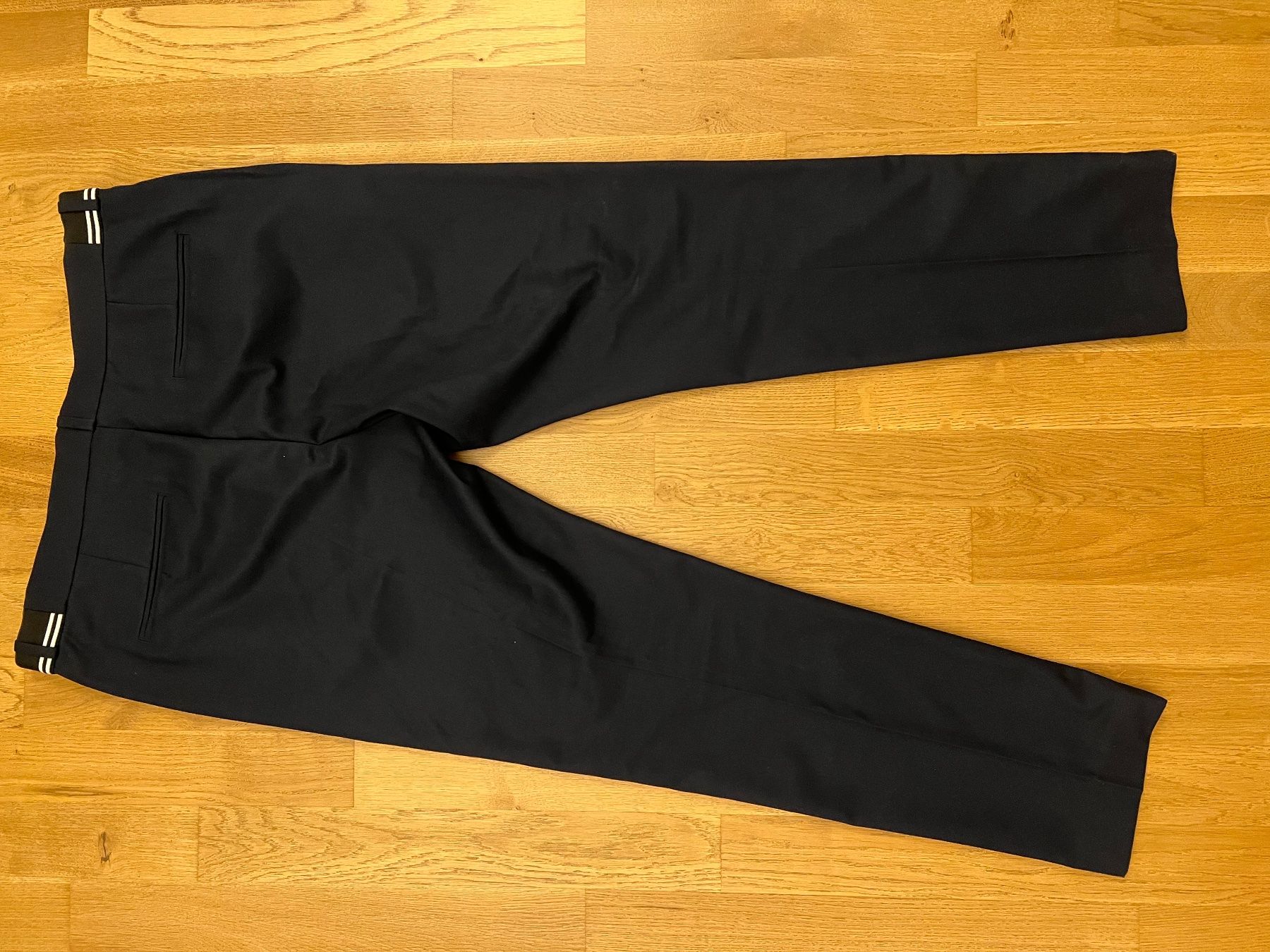 H&M Pantaloni: Dunkelblaue elegante Hose – Usato da Altendorf venduto da wqv_97 1