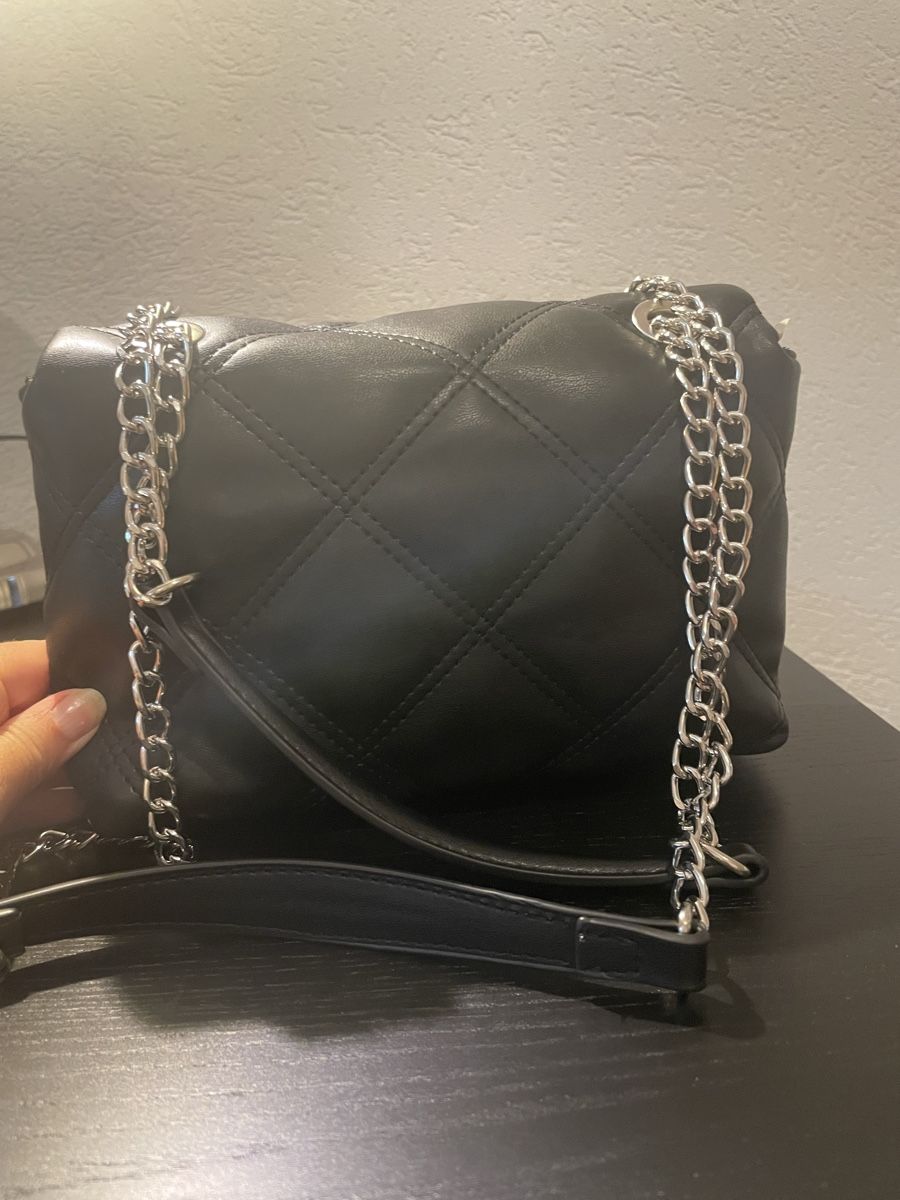 Sacs femmes: Quilted Shoulder Bag Black Chain Good Condition – D'occasion à Waedenswil par Paps04 1