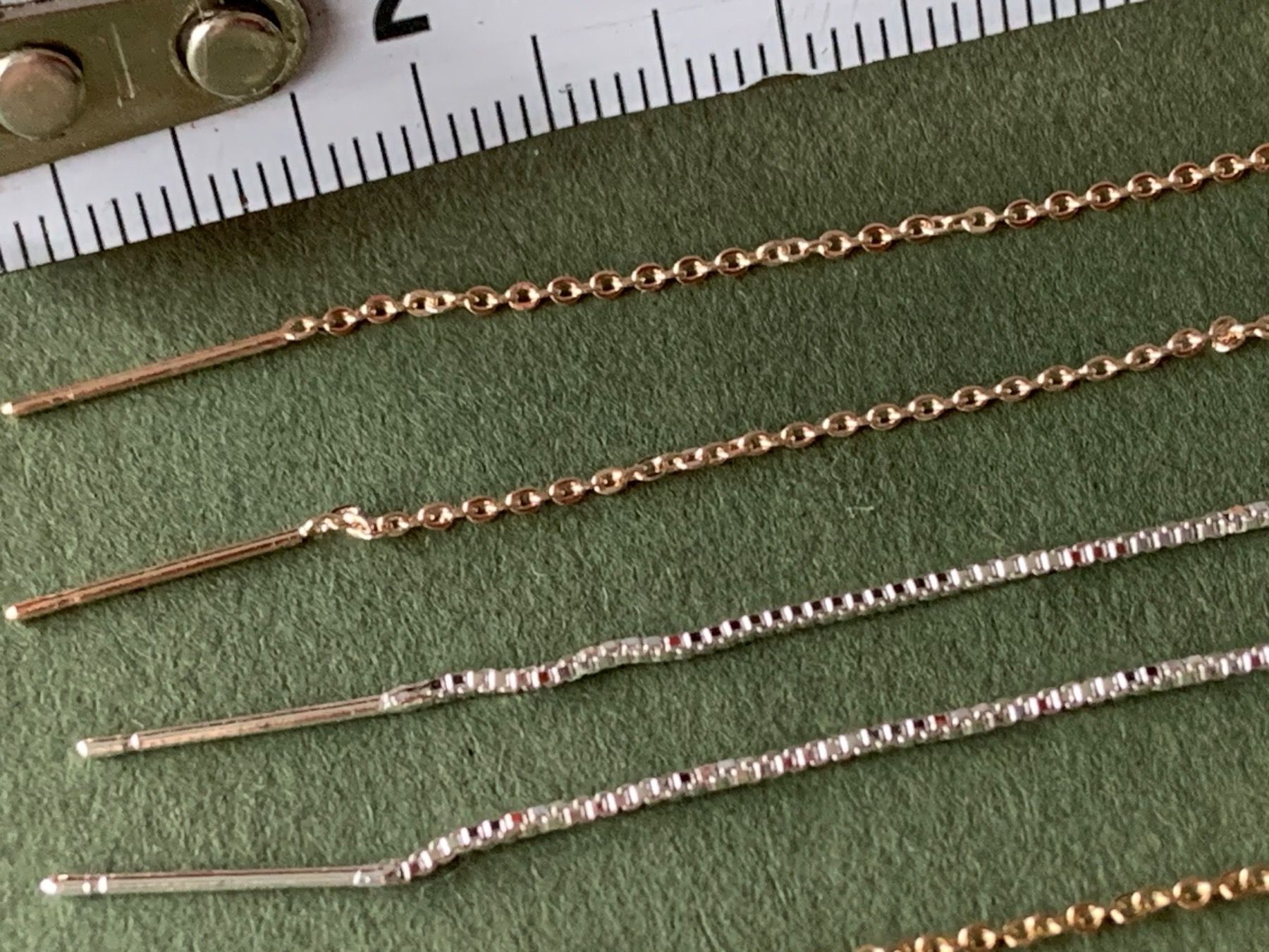 Orecchini pendenti & Orecchini a lobo: Faden-Ohrenringe pro Stk (8-9cm lang) – Usato da Laufen venduto da Bellebellezza 1