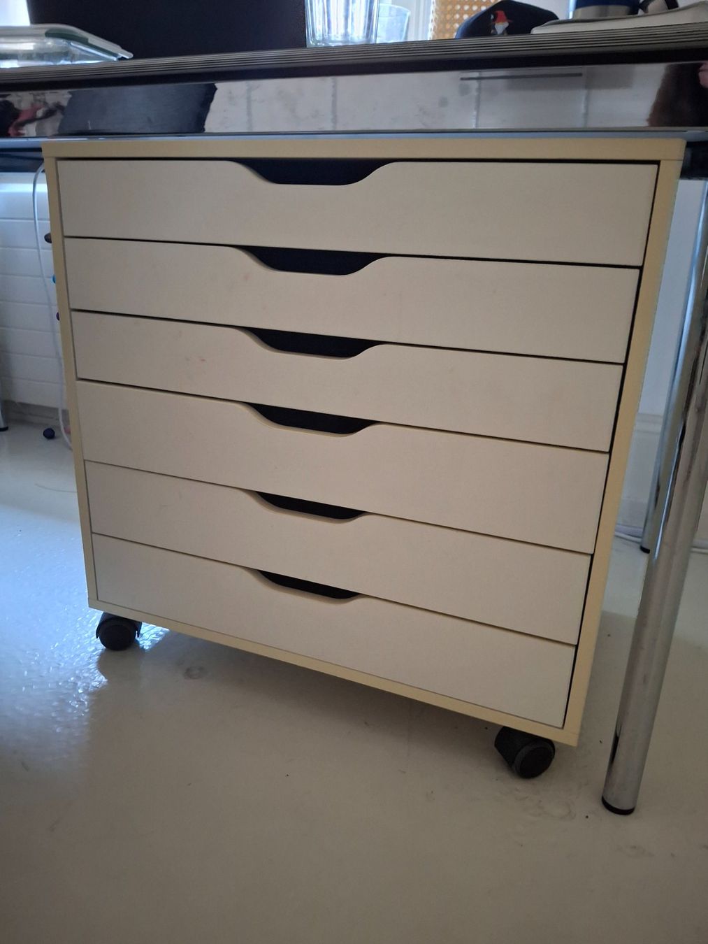 Ikea Banconi: Rollcontainer weiss 6 Schubladen leicht gebraucht – Usato da Zürich venduto da etso 1