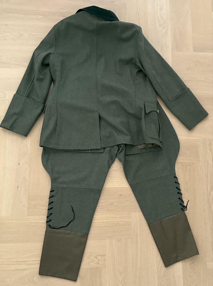 Uniformes: Historische DE Uniform mit Medaillen, Visor Cap etc. – Neuf (Voir description) à Goldach par igwhitestar