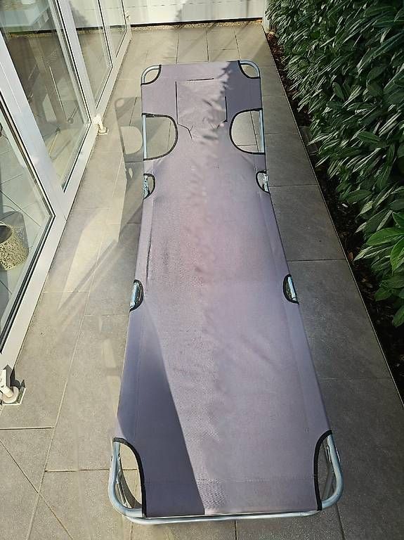 Chaises longues: Liegestuhl grau – D'occasion à Rickenbach b. Wil par cornetta 1