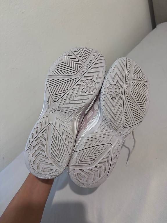 Scarpe da donna: Basket de sport blanche  – Usato da Le Lignon venduto da jm__k2lf 1