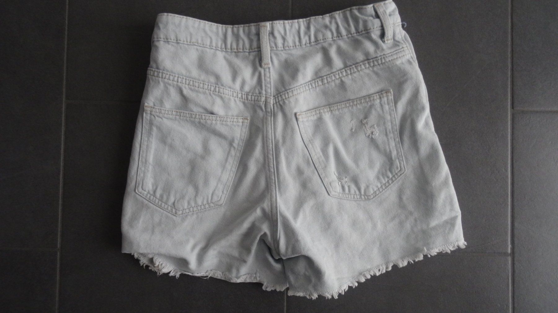 H&M Pantaloni: H&M Kinderjeans, Shorts, hellblau, Gr. 158 – Usato da Beinwil am See venduto da den_p9db 1