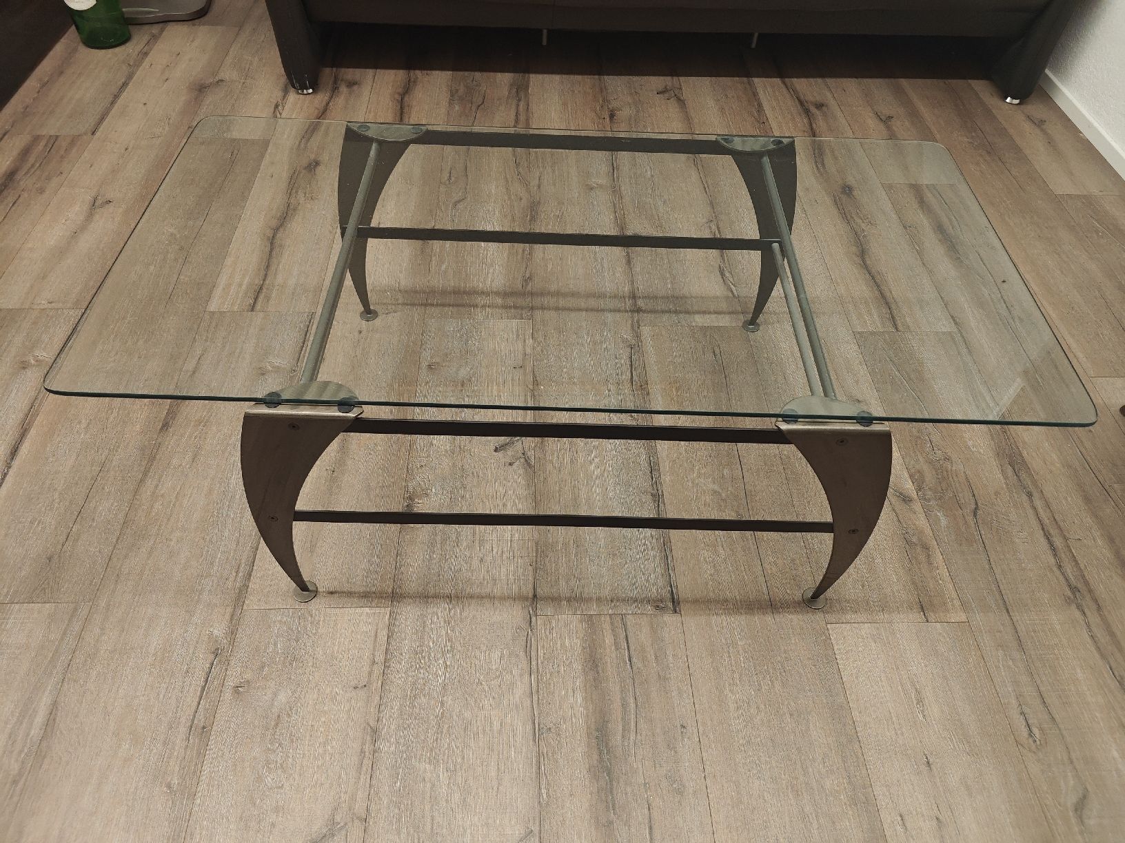Tavoli: Glas-Couchtisch mit Metallgestell – Usato da Luzern venduto da RemsyRainbow 1