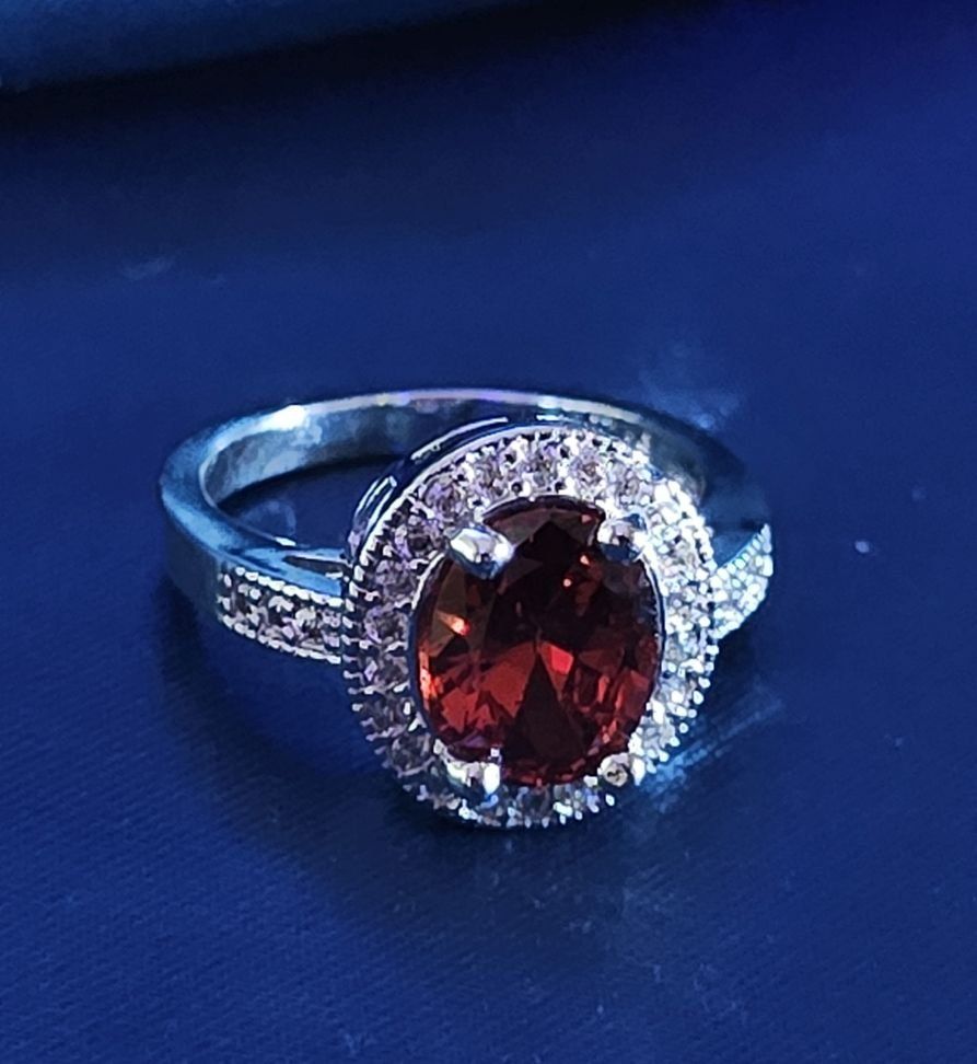 Anelli: Ring mit rotem Zirkonia, 925 versilbert Gr. 8 – Nuovo (secondo la descrizione) da Grenchen venduto da maretop