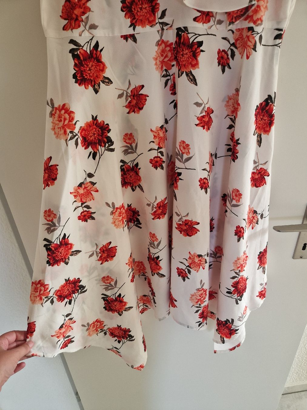 Robes: Kleid Blumenmuster Weiss mit Frill M – Neuf (Voir description) à Ebikon par kov_9vqb 2