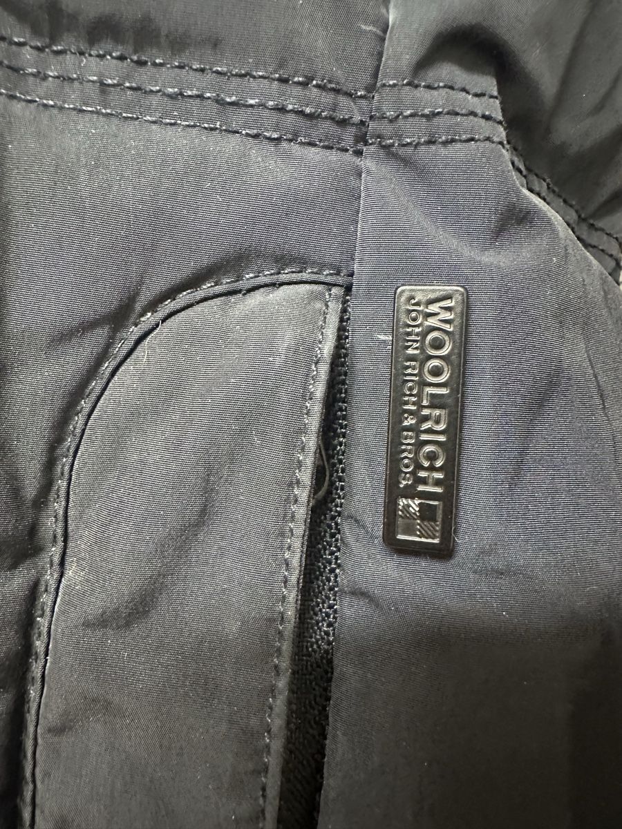 Woolrich Giacche: Woolrich jacke + mit einem Echtfellkragen – Usato da Basel venduto da fam_fky6 1