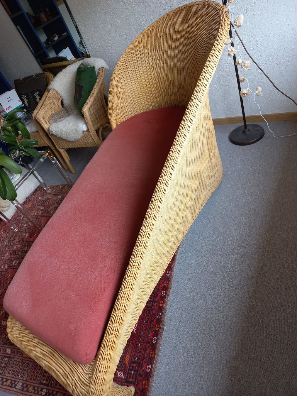 Sedie a sdraio: Chaiselongue mit roter Liege – Usato da Kaufdorf venduto da EdelmannPaPrintGmbH 1