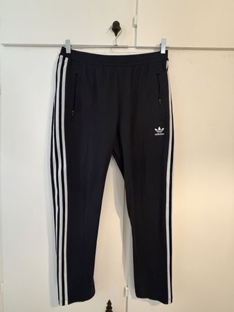 Pantaloni Adidas neri taglia M con strisce bianche