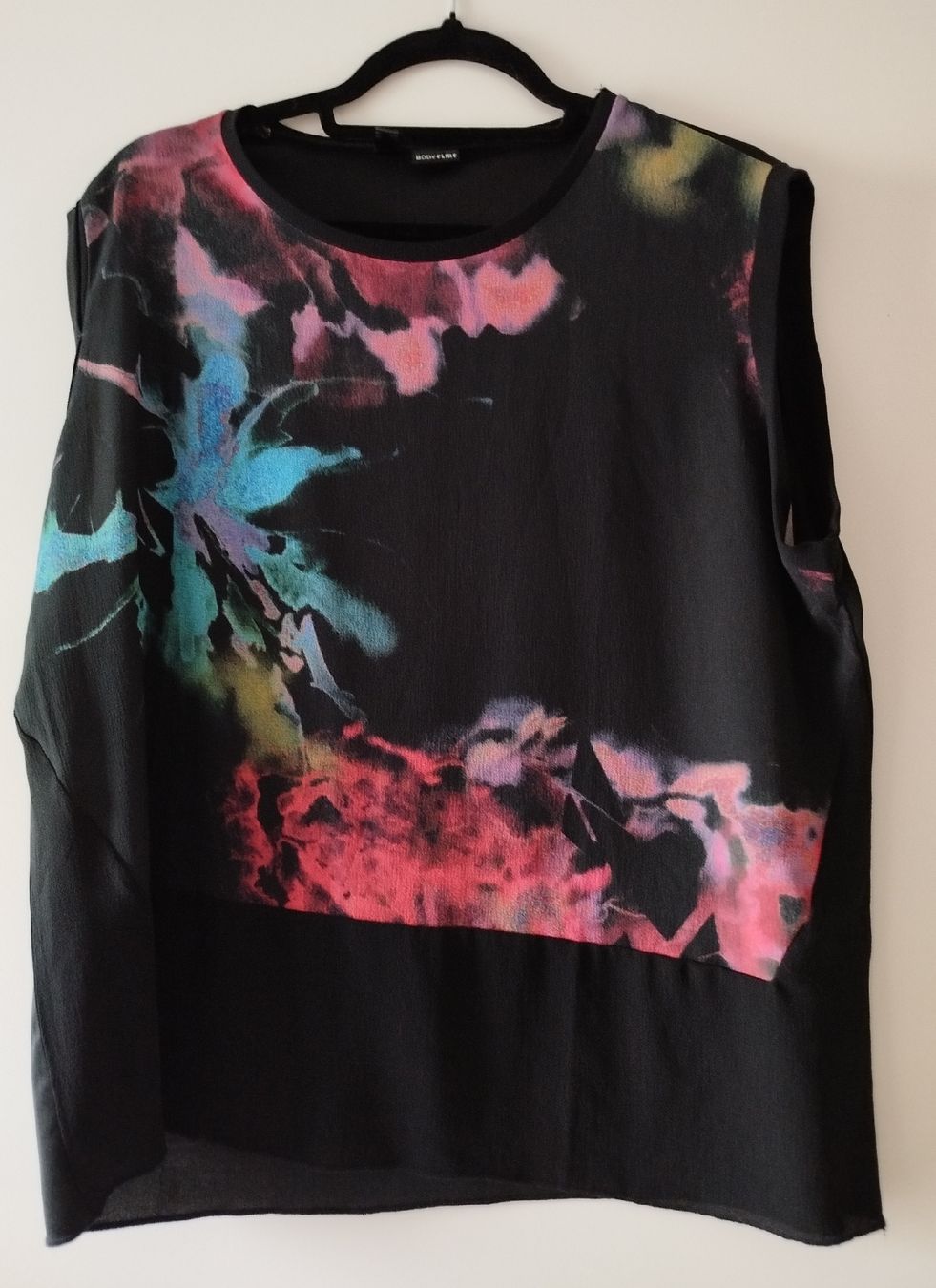 Tops: Ärmelloses elegantes Top modernes Design 44/46 – Gebraucht aus Münchwilen AG von Lillyfee08 4
