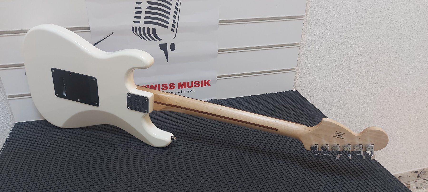 Squier Strumenti musicali: Fender Squier Stratocaster e-gitarre frisch ab service – Usato da Glattbrugg venduto da Swissmusik 3