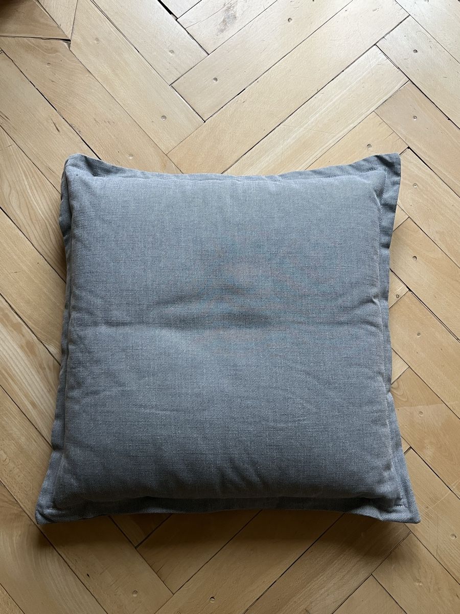 Ikea Cuscini: Kissen 65x65 grau – Usato da Zürich venduto da Valentina_Patricia