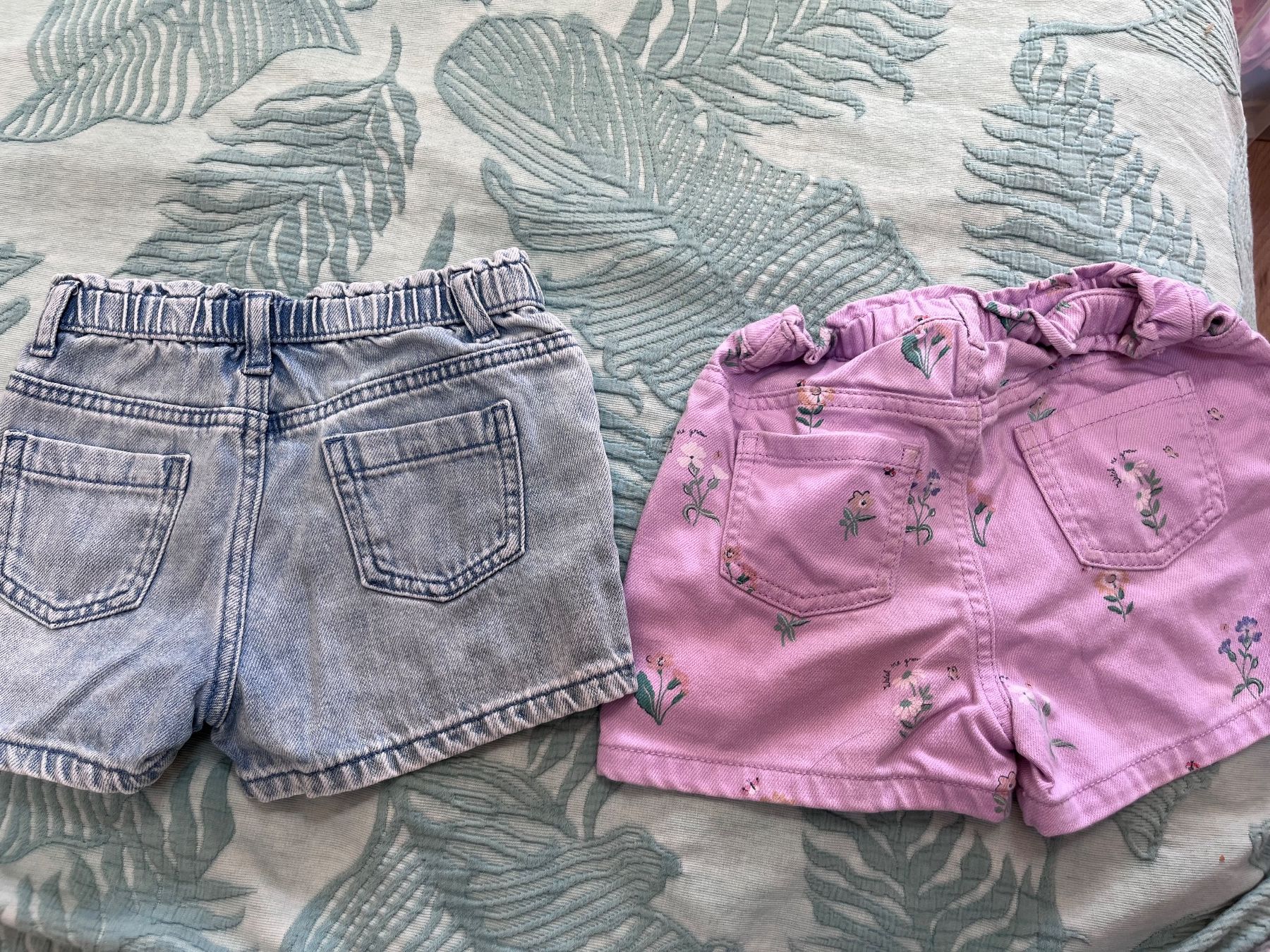 Hosen: 2 x Jeansshorts, Größe 104 – Gebraucht aus Umiken von deb_57xk 5