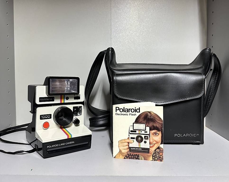 Appareil photo: Polaroid 1000 Red + Flash + Borsa pelle + Libretto – D'occasion à Giubiasco par iul_sg8s