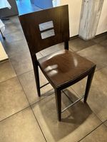 8 Hochstühle aus Holz Dunkelbraun