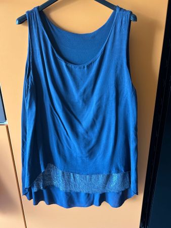 Top élégant blue avec des paillettes gr. M