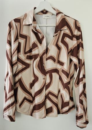 Schöne beige Bluse mit Muster