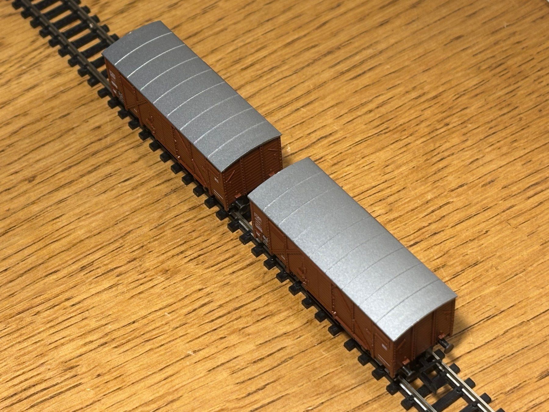 Modellini di ferrovie: *e1350: 2 Güterwagen (Spur N) – Usato da Birsfelden venduto da Birs_25 2