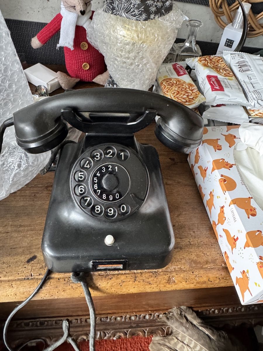 Telefoni: Antikes Telefon mit wählscheibe schwarz W 48 bakelit  – Usato da Gipf-Oberfrick venduto da Iberico 2
