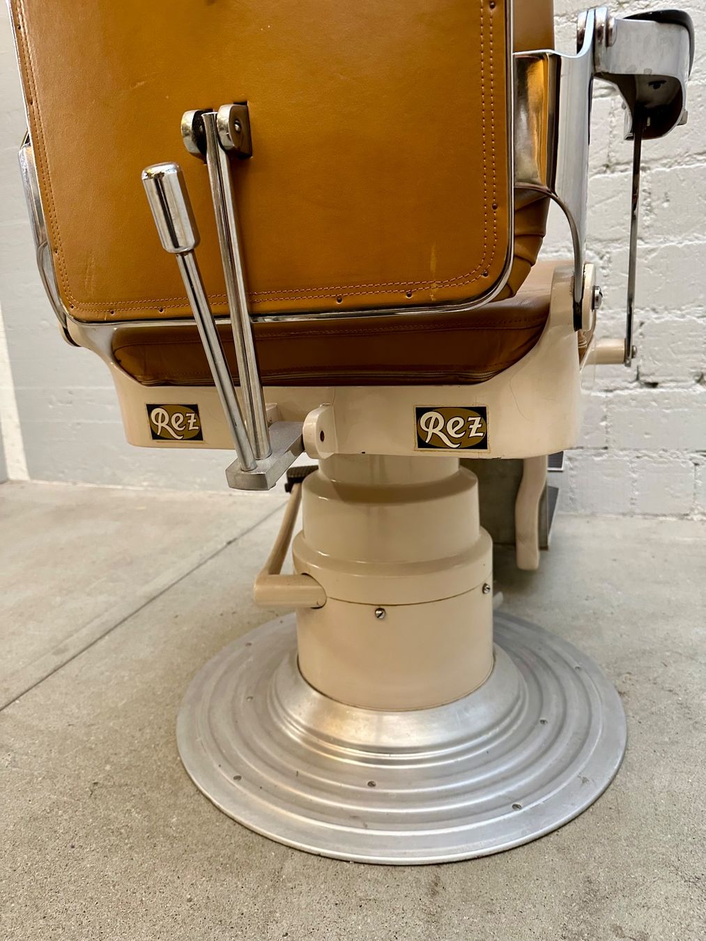 Kosmetik-& Massageliegen: VINTAGE COIFFEURSTUHL – Gebraucht aus Zürich von NIKI777 7
