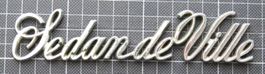 Cadillac Schriftzug Sedan de Ville