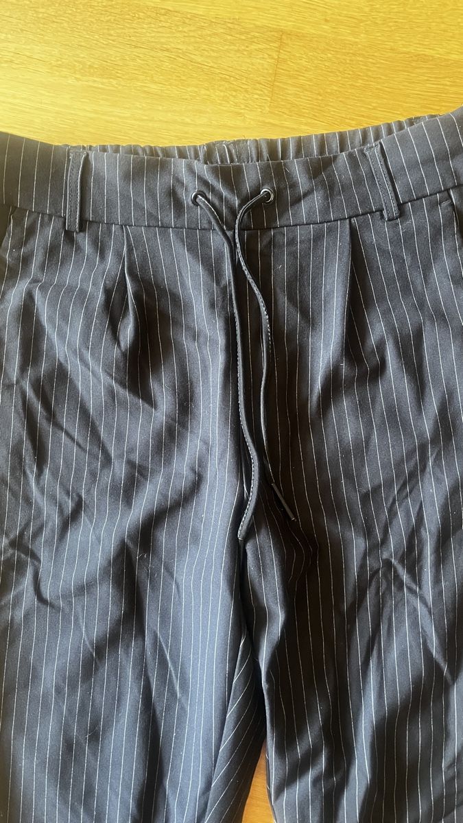 Only Pantaloni: Pantalon rayé Only noir taille M – Usato da Bern venduto da LaraTouvet 1