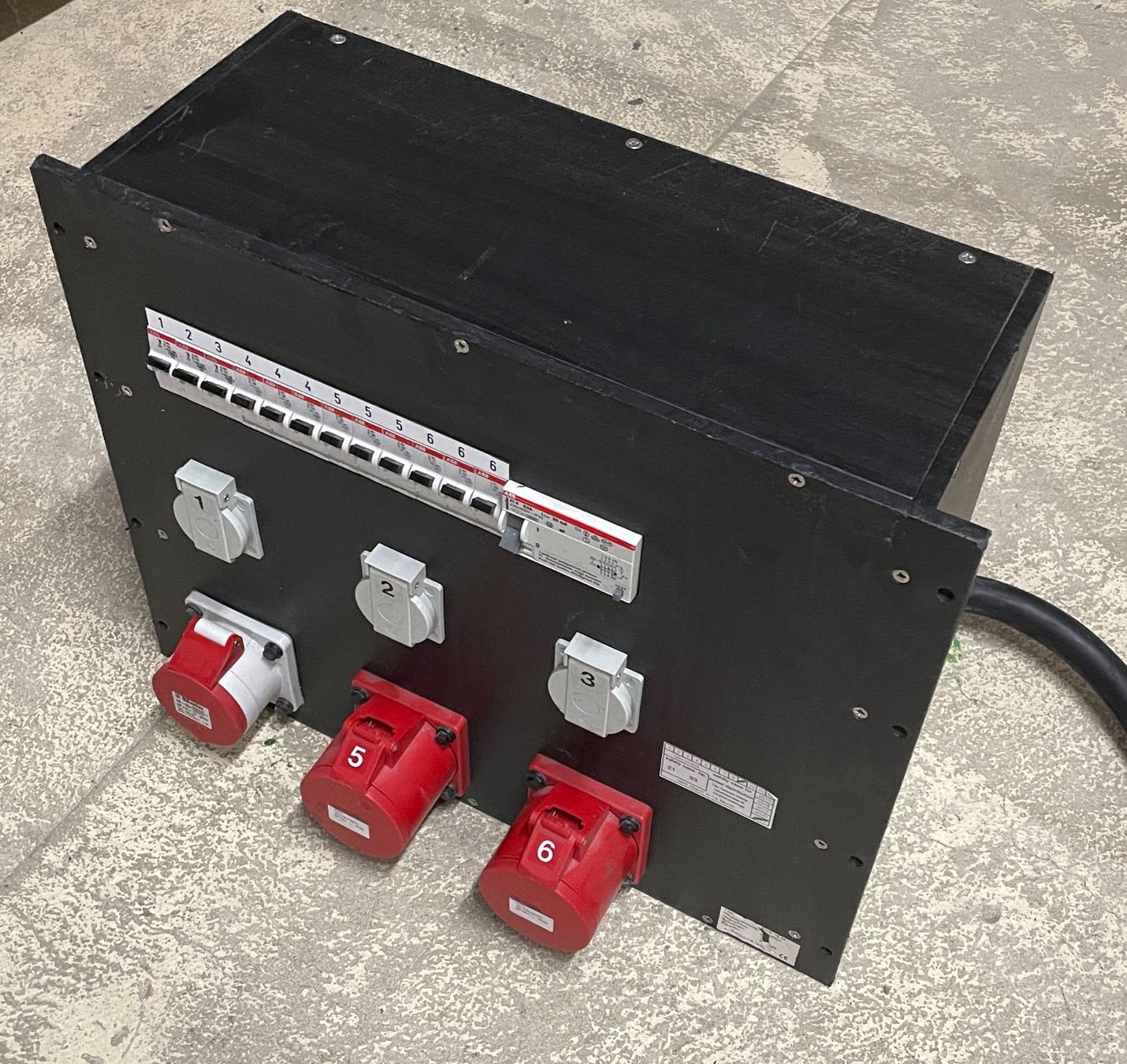 Electrotechnique: Stromverteiler CEE-63 Rack – D'occasion à Dübendorf par icf_technics 1