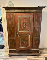 Alter schöner Bauernschrank